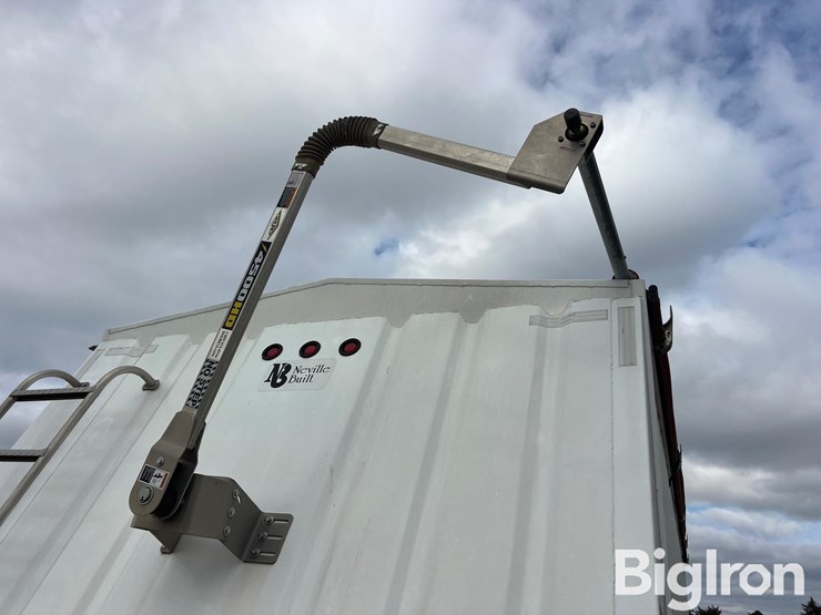 2011-neville-trailer-image-19