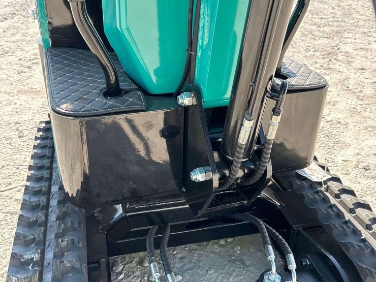 unused-2025-cfg-industrial-qh12r-mini-excavator-image-12