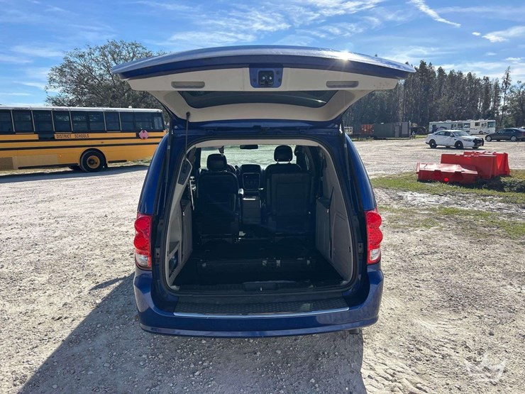 2019-dodge-grand-caravan-image-21