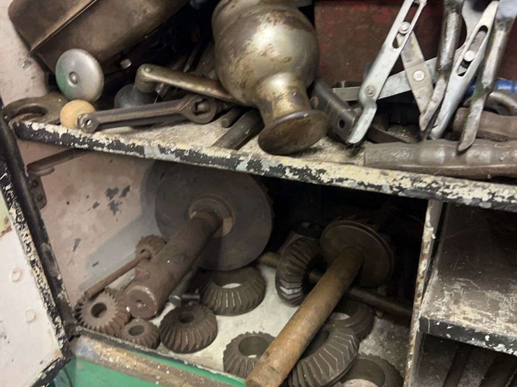 tool-cabinets-with-contents-and-arc-welder-image-5