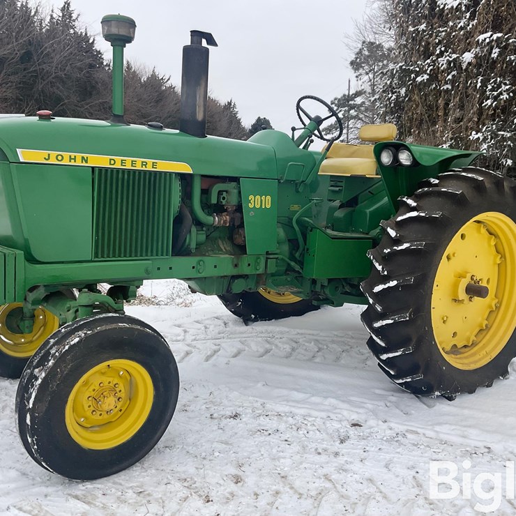 JOHN DEERE 3010
