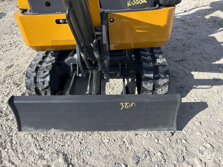 2025-cfg-industrial-qk18r-mini-excavator-image-13