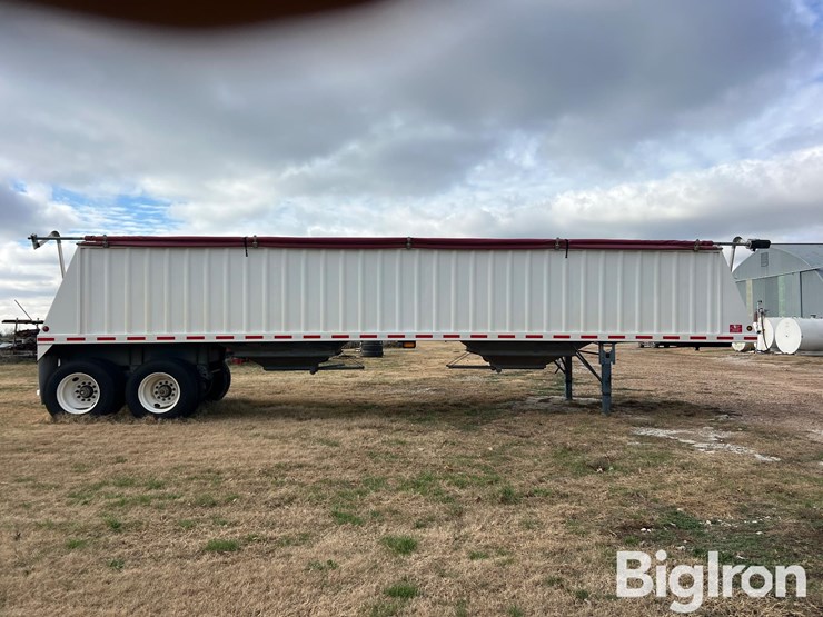 2011-neville-trailer-image-4