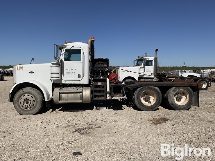 peterbilt-388-image-8