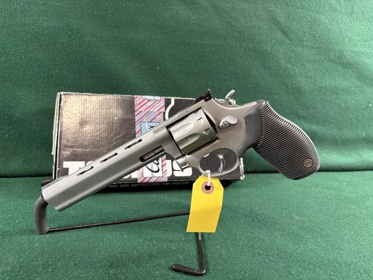 taurus-tracker-22lr-revolver-image-8
