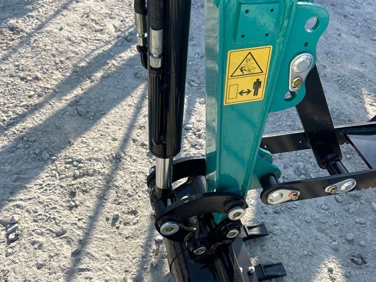 unused-2025-cfg-industrial-qh12r-mini-excavator-image-12