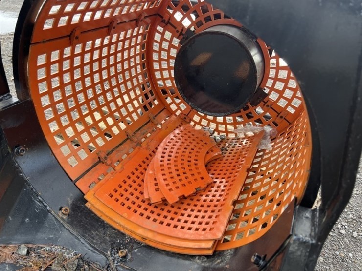 22"-rock-screening-bucket-w/2-screens-image-5