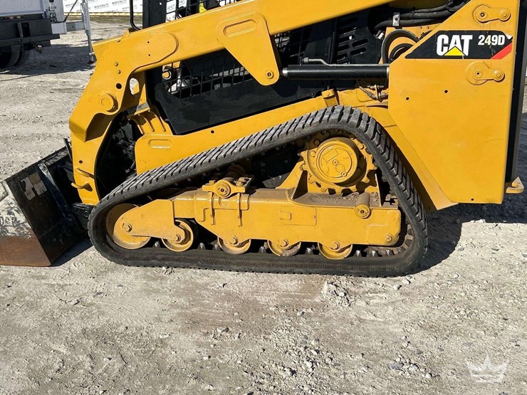 2017-caterpillar-249d-compact-track-loader-skid-steer-image-17
