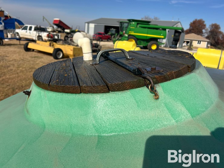 1300-gal-poly-tank-image-10