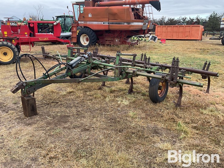 john-deere-field-cultivator-image-1