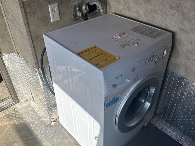 2009-fuzion-5th-wheel-camper/-toy-hauler-image-26