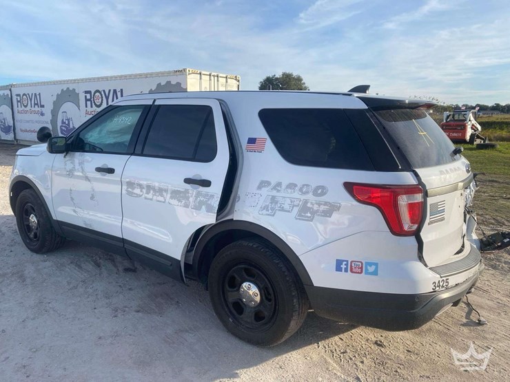 2018-ford-explorer-image-2