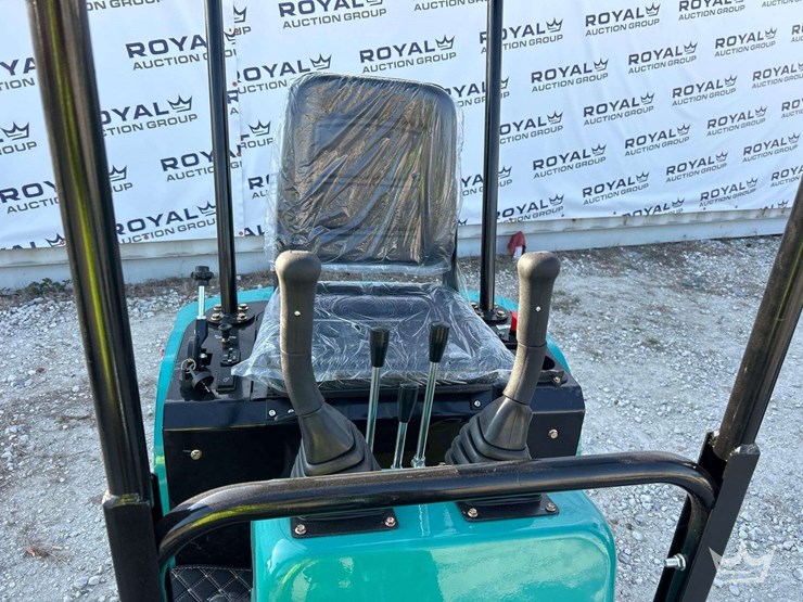 unused-2025-cfg-industrial-qh12r-mini-excavator-image-9