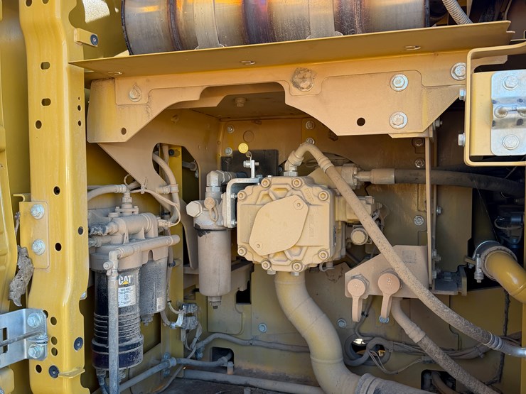 caterpillar-320-image-30