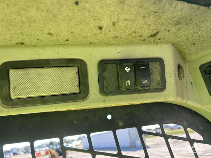 2019-caterpillar-239d3-image-12