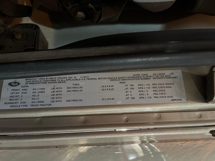 2014-mack-cxu613-semi-image-9