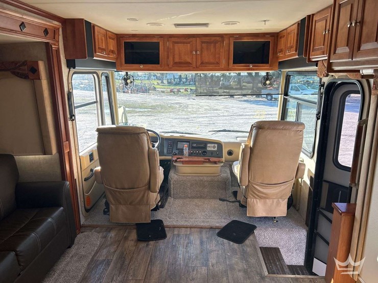 2008-freightliner-allegro-bay-class-a-motorhome-image-13