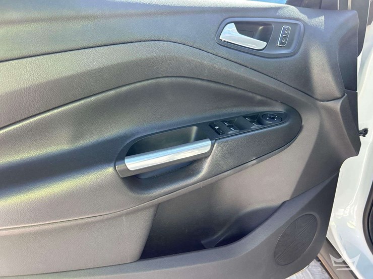 2015-ford-escape-image-11