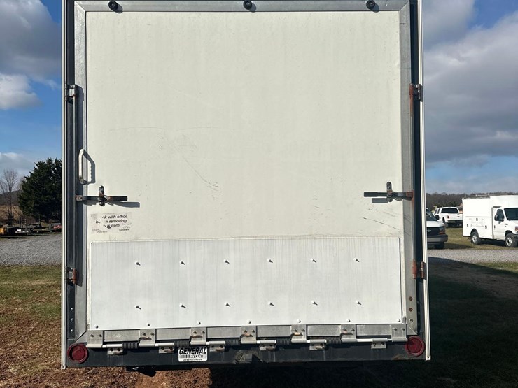 2009-fuzion-5th-wheel-camper/-toy-hauler-image-11