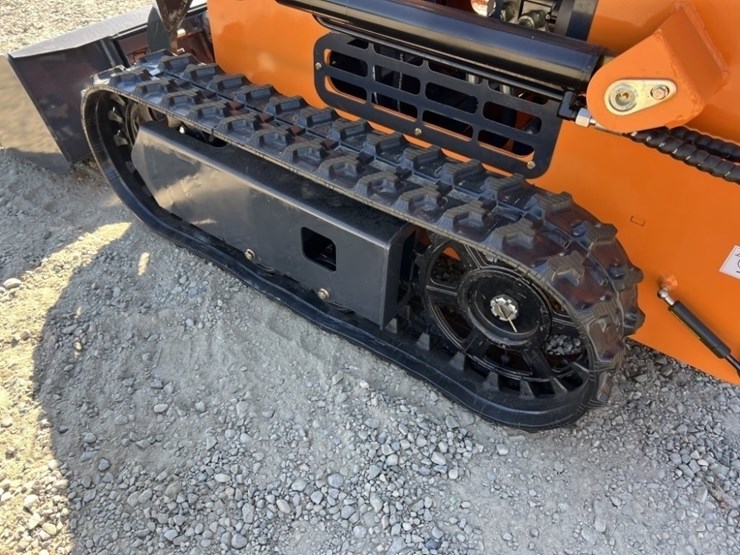 2025-aboss-gh380-mini-compact-track-loader-image-11