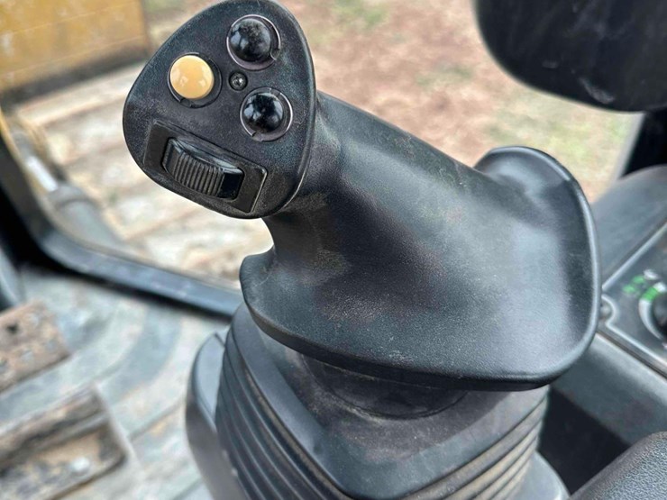 2015-caterpillar-d5k2-lgp-image-17