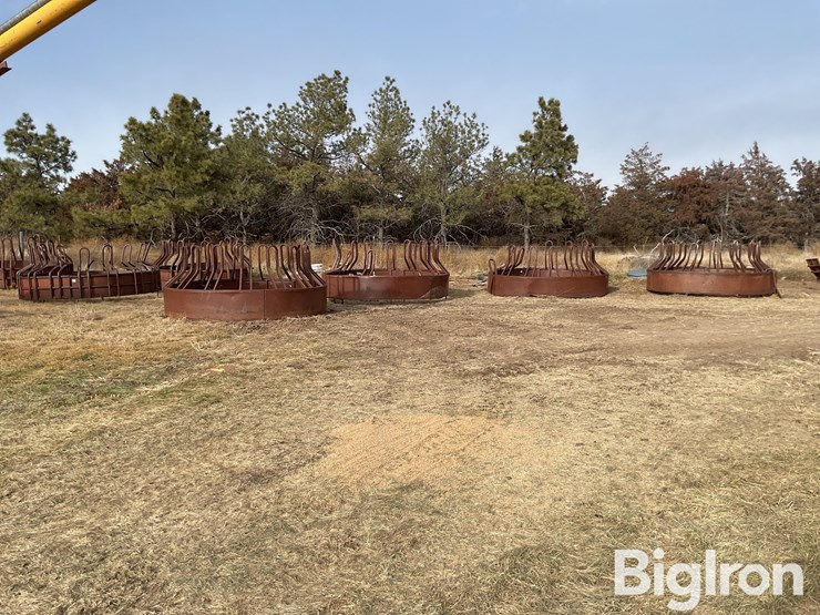 hi-qual-round-hay-feeders-image-2