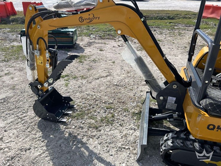 2025-cfg-industrial-qk18r-mini-excavator-image-14