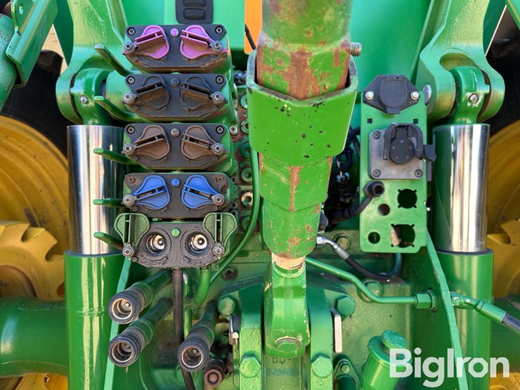 john-deere-8260r-image-9
