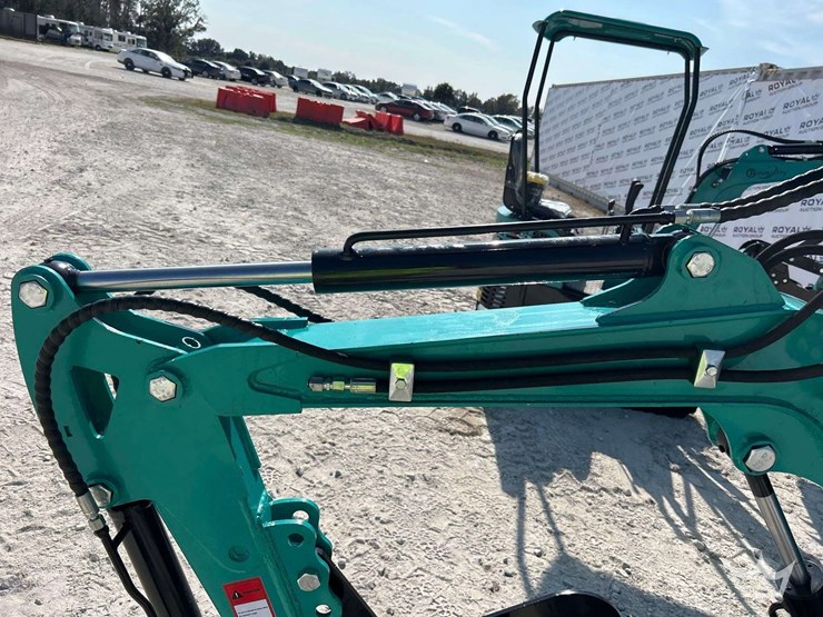 unused-2025-cfg-industrial-h15r-mini-excavator-image-11