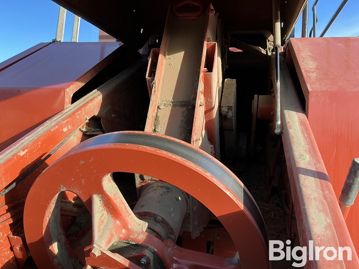 hesston-4760-image-12