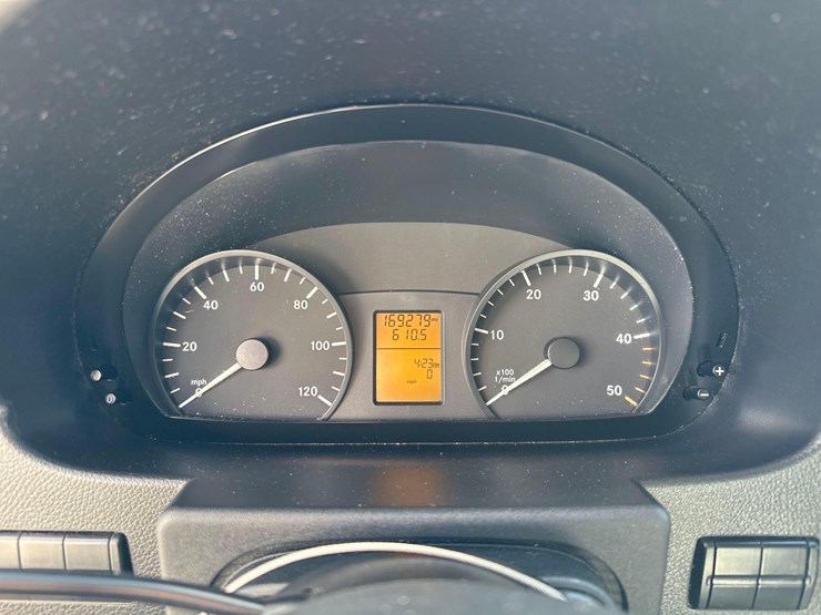 2012-frieghtliner-3500-box-truck-image-17