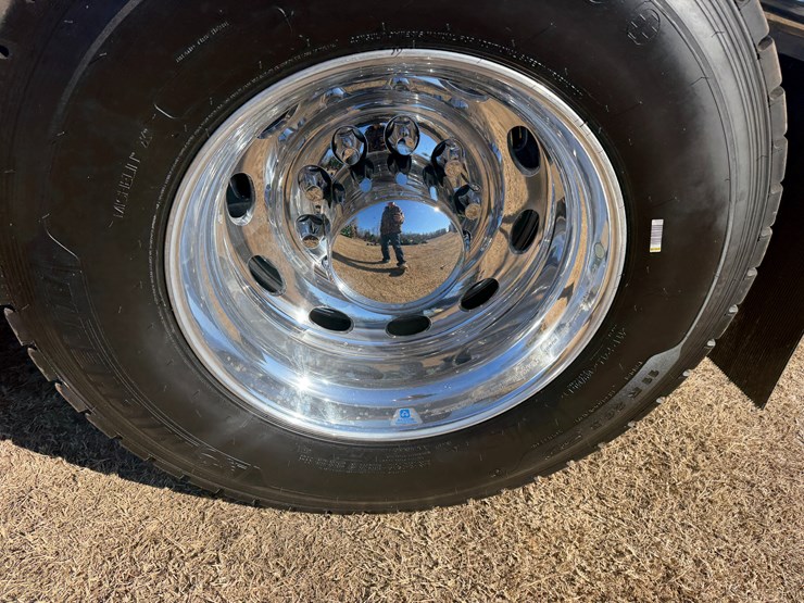 peterbilt-589-image-7