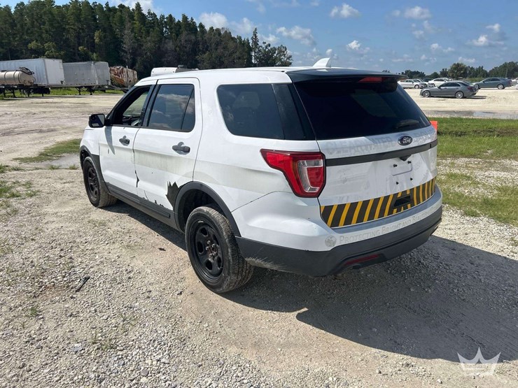 2017-ford-explorer-image-4