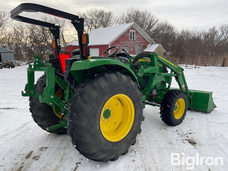 john-deere-4044m-image-5