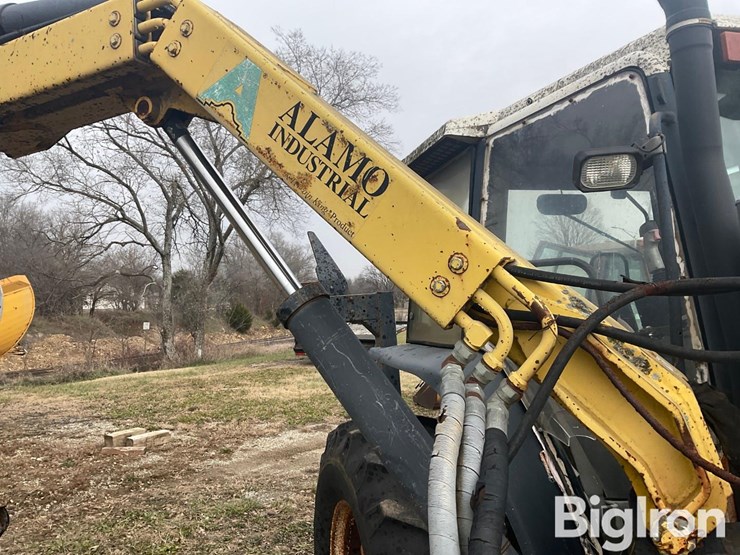 new-holland-ts100-image-10