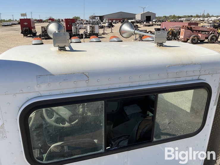 2014-peterbilt-388-image-18