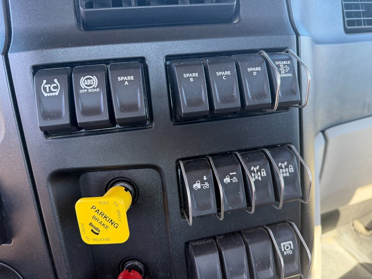 peterbilt-589-image-90