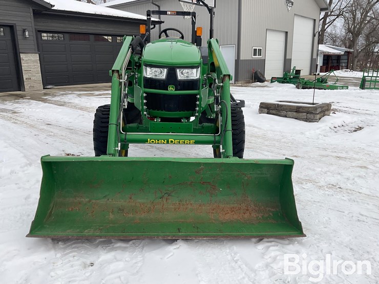 john-deere-4044m-image-2