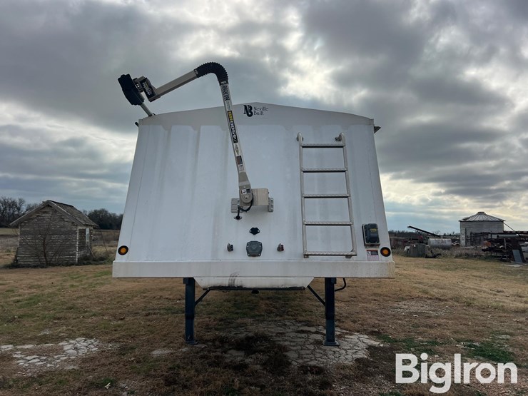 2011-neville-trailer-image-2