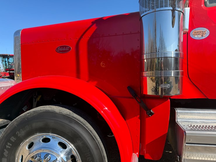 peterbilt-589-image-28