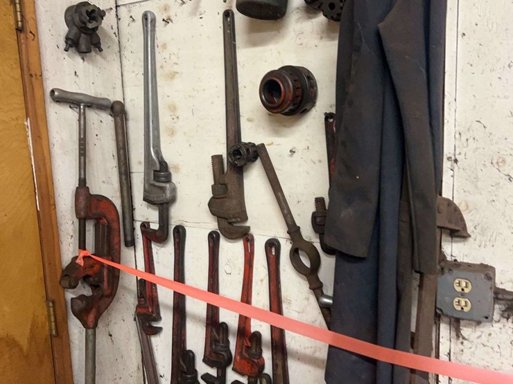 contents-of-wall-image-7