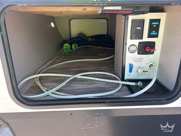 2022-transcend-xplor-245rl-30ft.-t/a-travel-trailer-image-24