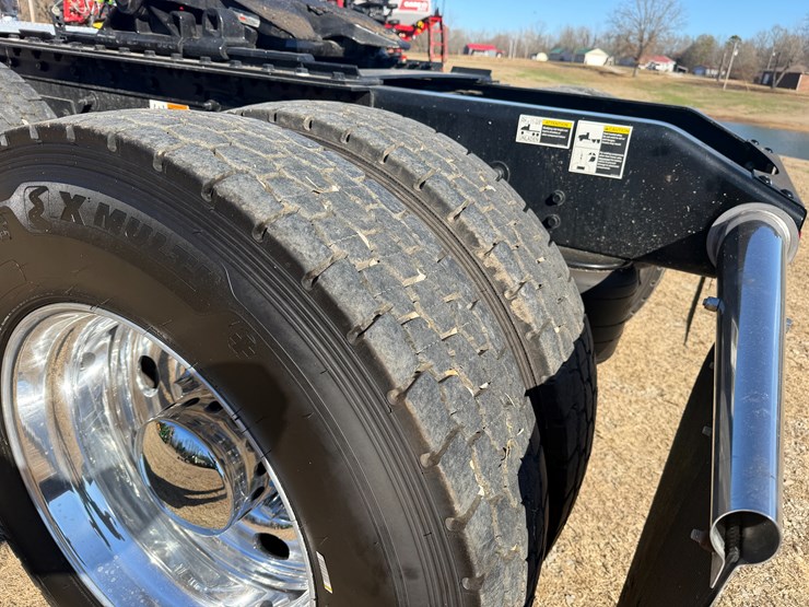 peterbilt-589-image-5