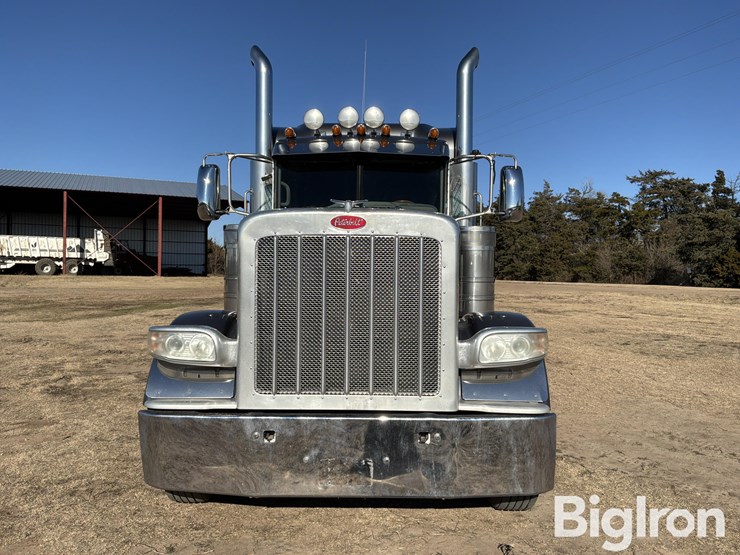 2010-peterbilt-389-image-2