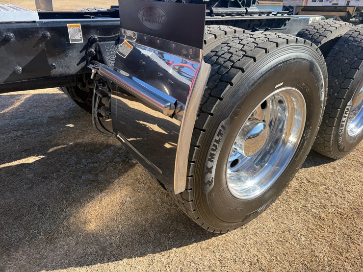 peterbilt-589-image-20
