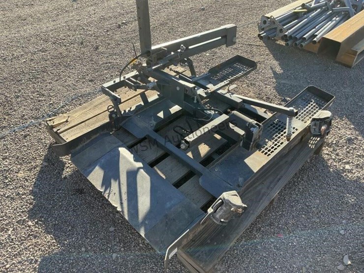 hitch-mount-wheelchair-lift-image-2