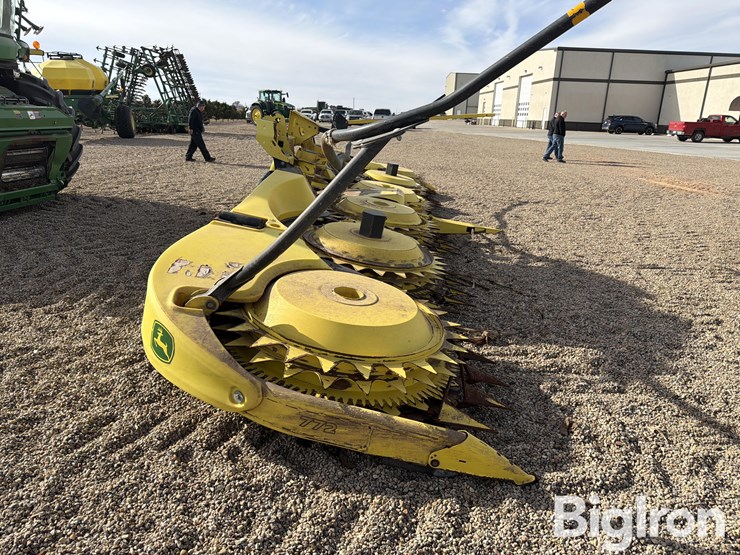 2022-john-deere-772-image-4