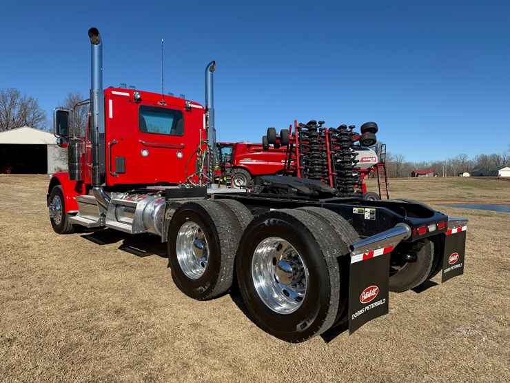 peterbilt-589-image-4
