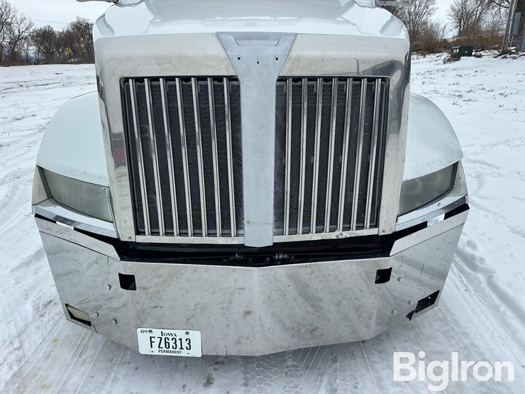 2016-western-star-5700xe-image-15