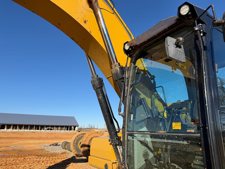 caterpillar-320-image-10